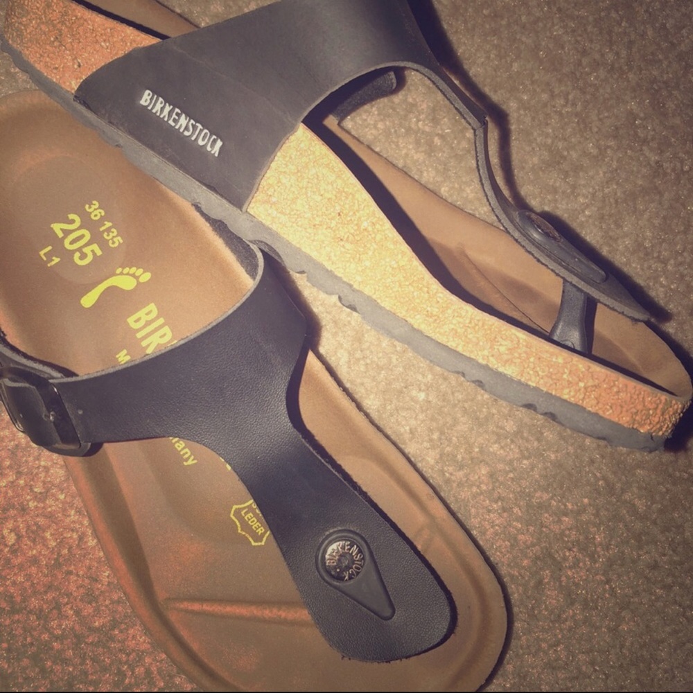 Beatiful balck birkenstock 🌚